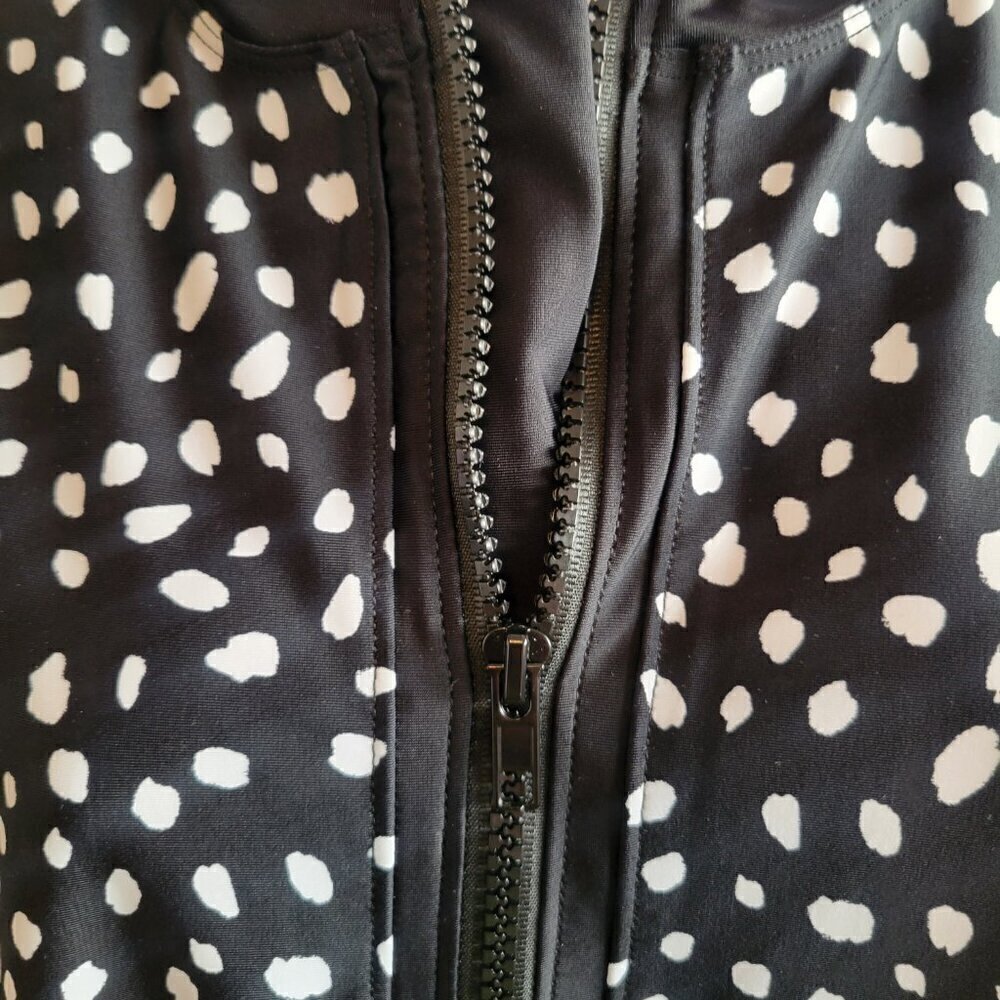 Island Escape Black/White Plus Size Half-Zip Rash Guard - Picture 2 of 5